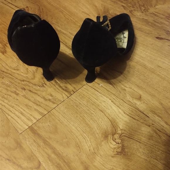 Black heels - Picture 3 of 3